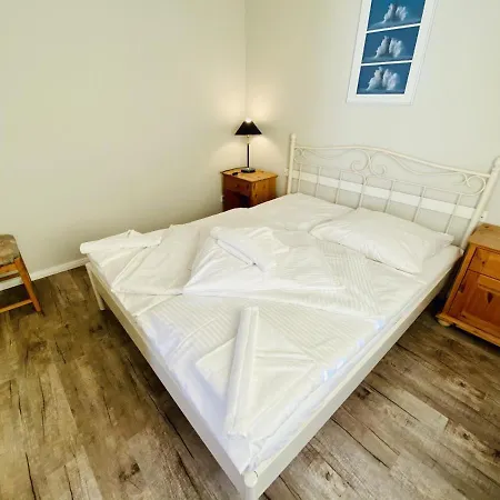 Chrischanshof, Morgenrote Apartment